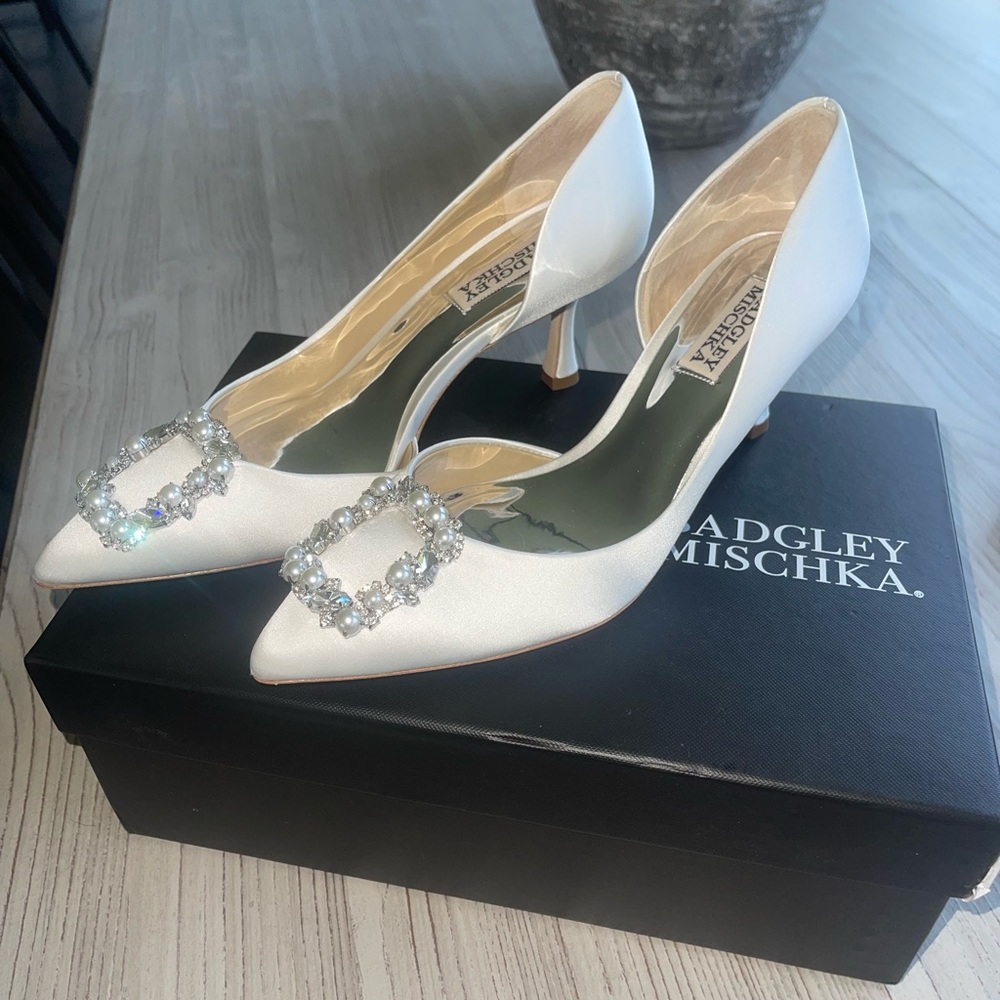 Badgley Mischka White Embellished Women's Heels